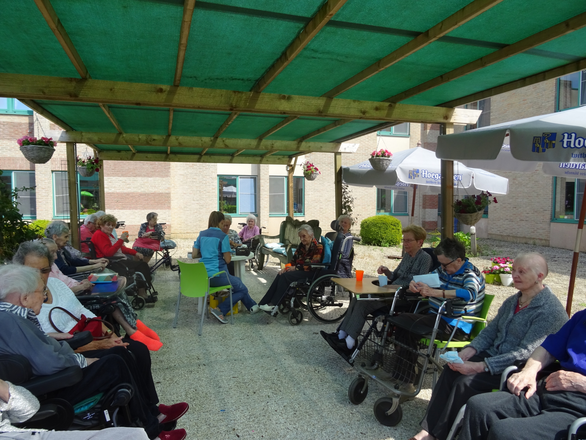 Genieten van het mooie weer | Woonzorgnetwerk Maria Troost Veurne